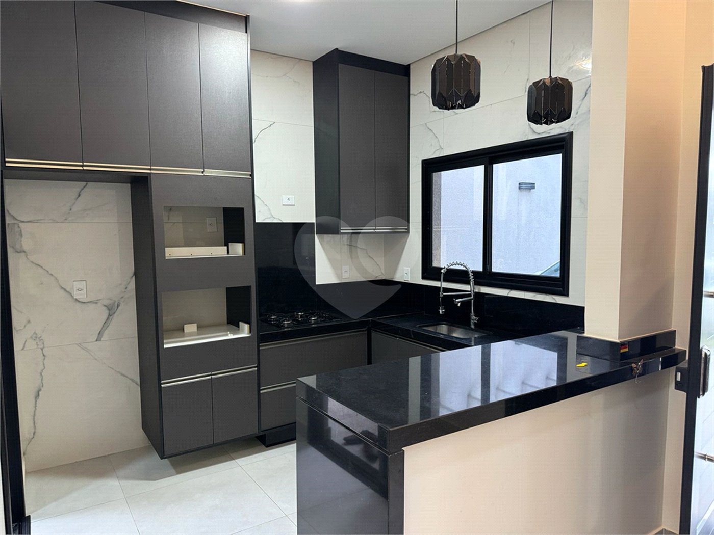 Casa à venda com 3 quartos, sendo 1 suíte, no condomínio Vila Ytu, Indaiatuba - SP