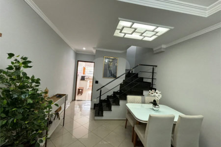 Casa à venda com 3 quartos, sendo 1 suíte, no condomínio Mira Estrela, São Paulo - SP