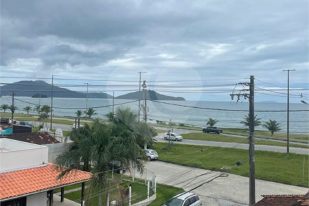 Sobrado à venda com 2 quartos, sendo 1 suíte, em Estância Balneária Hawai, Caraguatatuba, SP