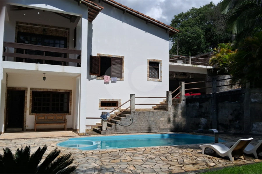 Casa à venda com 3 quartos, sendo 1 suíte,  no condomínio Alpes da Cantareira, Mairiporã - SP