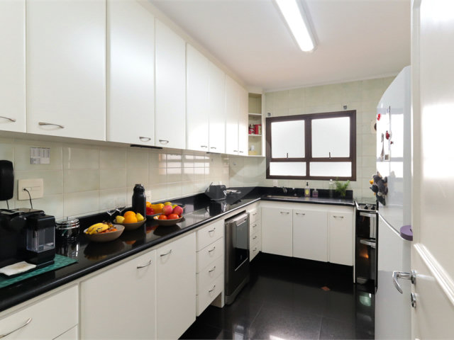 Apartamento à venda com 3 quartos, sendo 2 suítes,  em Campo Belo, São Paulo, SP
