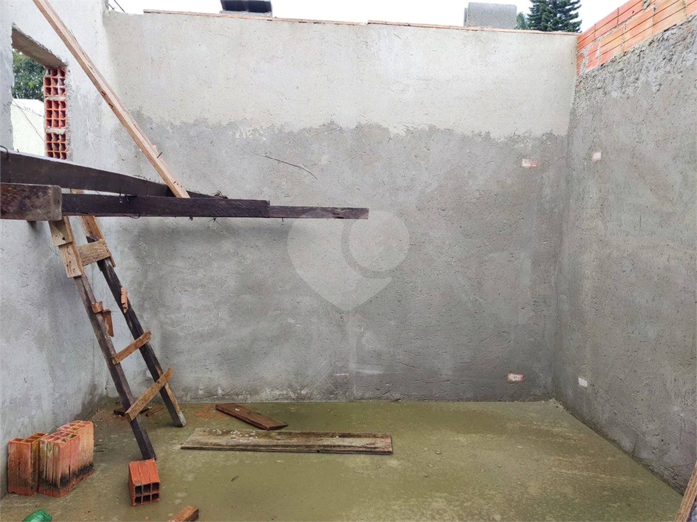 Sobrado à venda com 4 quartos, sendo 2 suítes, em Tremembé, São Paulo, SP