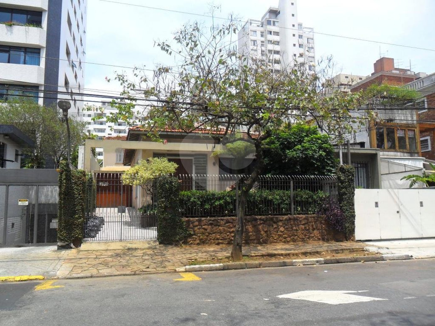 Casa Térrea para alugar com 1 quarto, sendo 3 suítes,  em Indianópolis, São Paulo, SP
