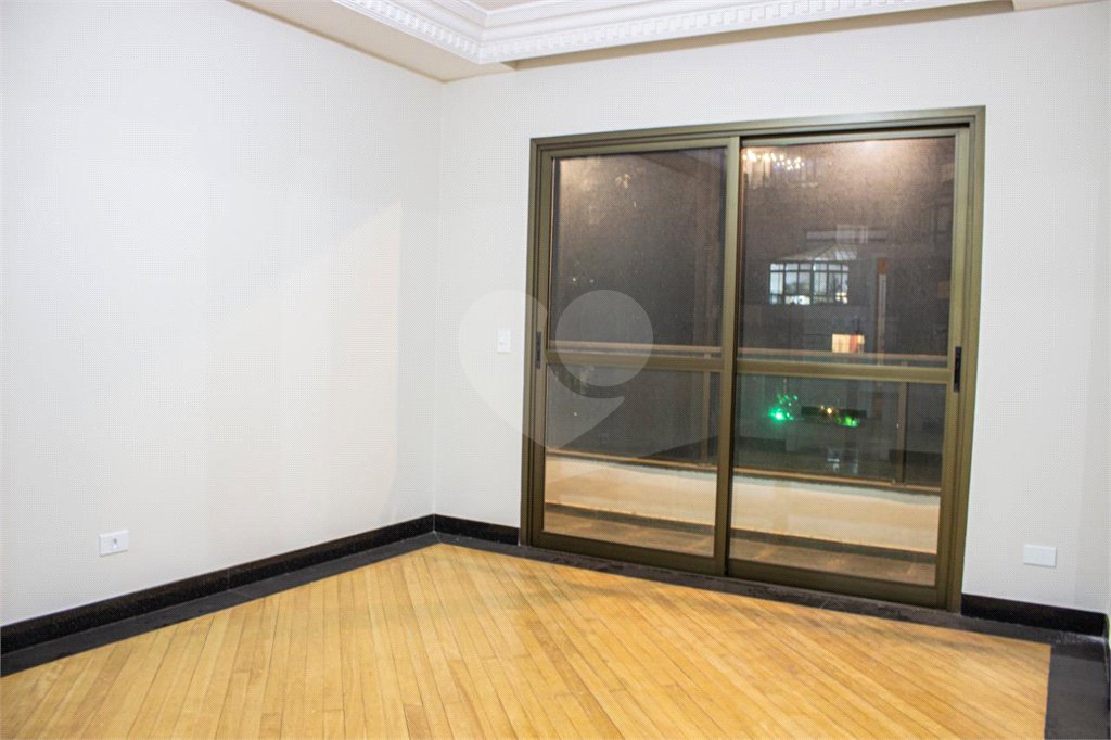 Apartamento à venda com 3 suítes em Jardim Londrina, São Paulo, SP