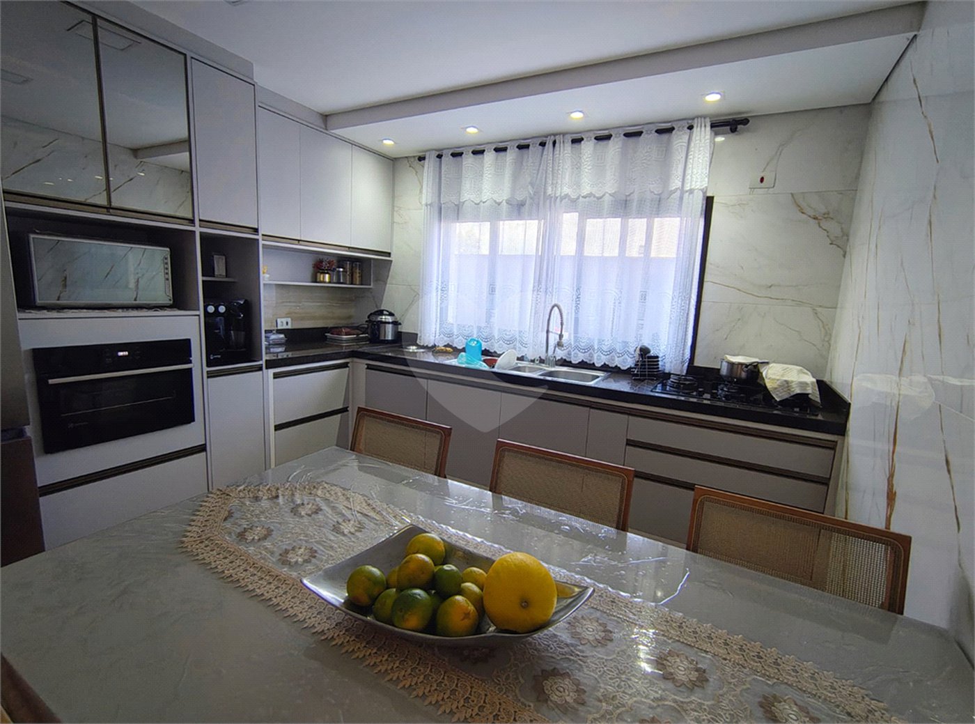 Casa à venda com 5 quartos, sendo 2 suítes, no condomínio Terras de Jundiaí, Jundiaí - SP