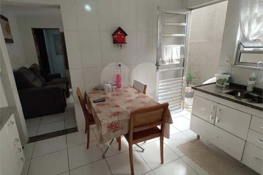 Casa à venda com 2 quartos, sendo 1 suíte, em Parque Maria Domitila, São Paulo, SP