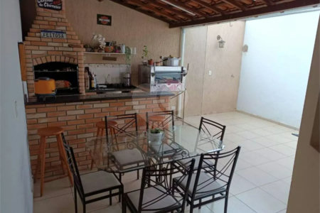 Sobrado à venda com 3 quartos, sendo 1 suíte, em Jardim Karolyne, Votorantim, SP