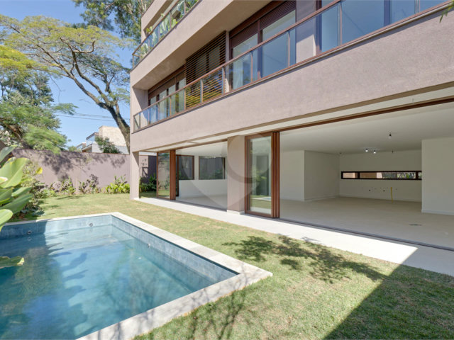 Casa à venda com 4 suítes no condomínio Casa Flora Badra, São Paulo - SP