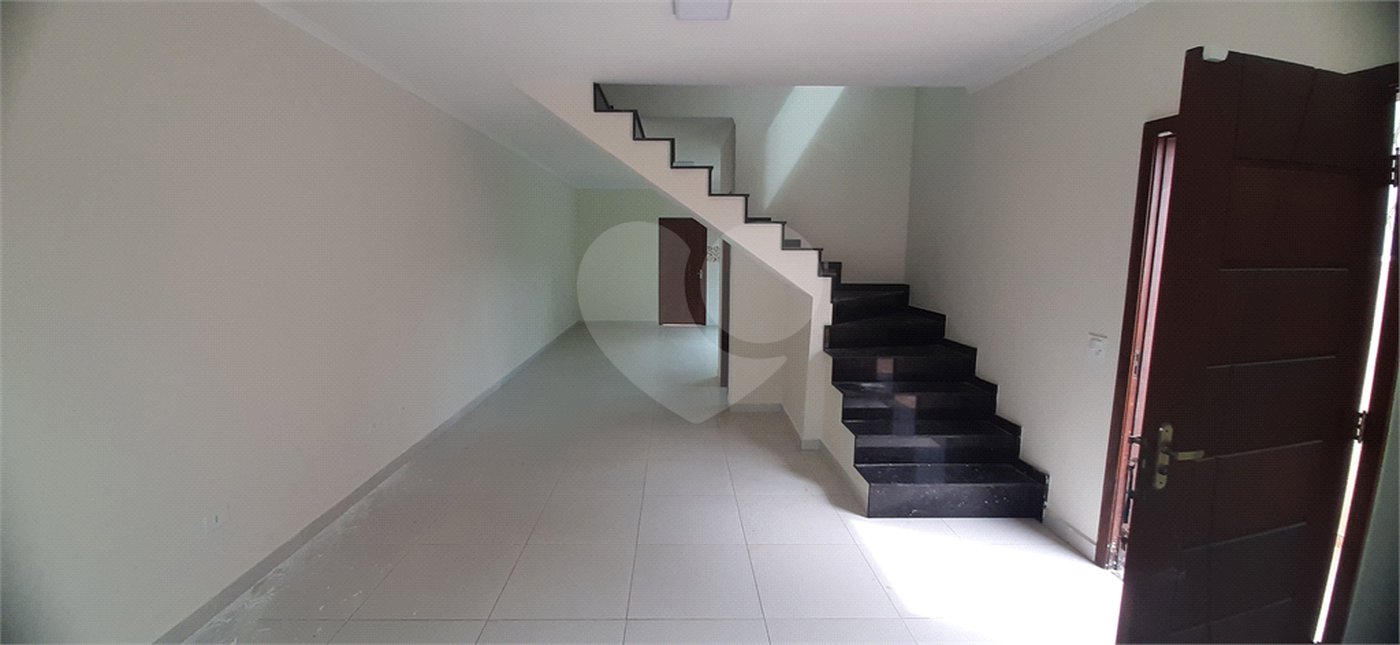 Sobrado à venda com 3 quartos, sendo 1 suíte, em Laranjeiras, Caieiras, SP