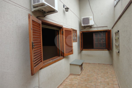 Casa à venda com 3 quartos, sendo 1 suíte, em Santa Marina, Valinhos, SP