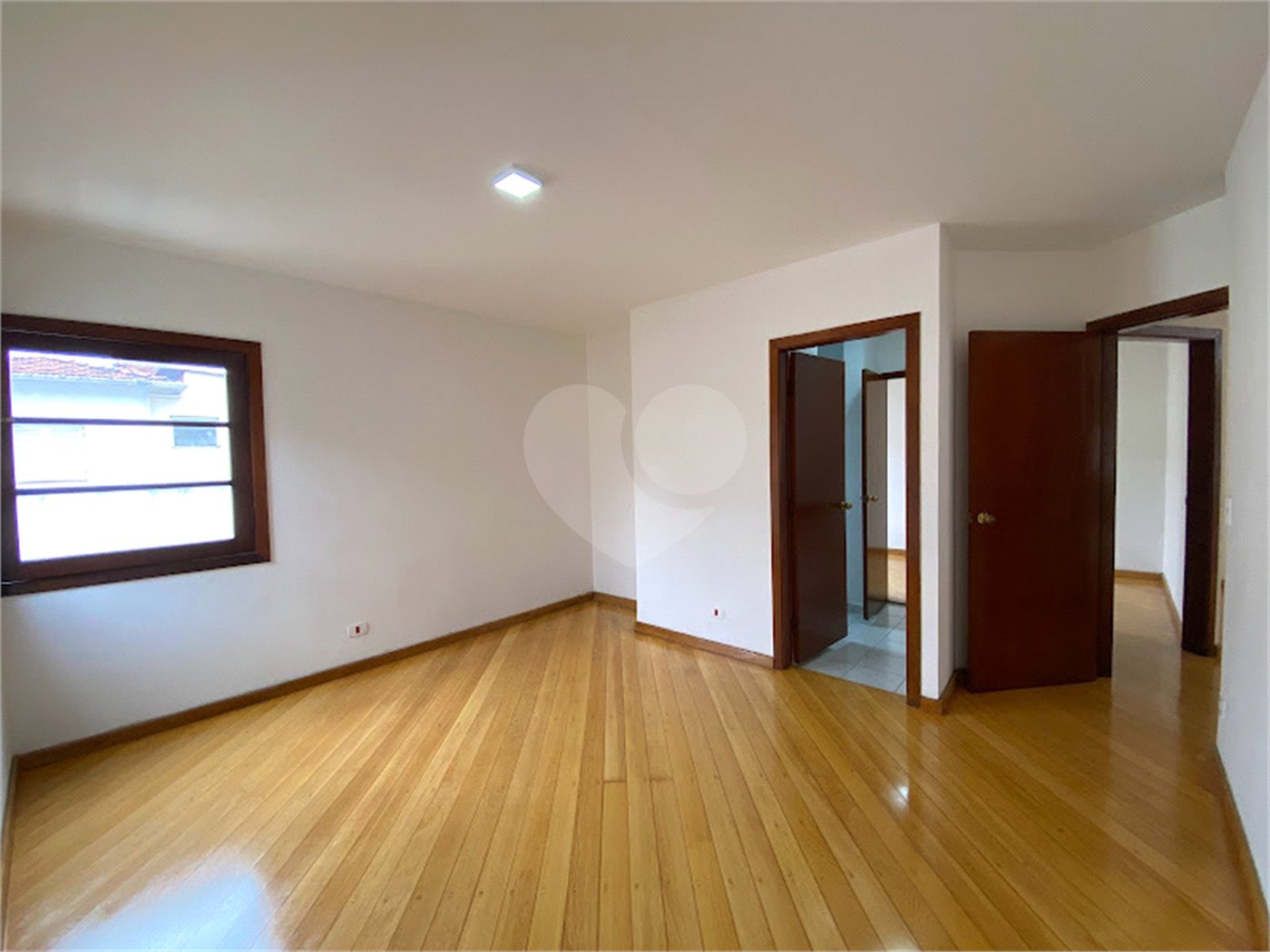 Sobrado à venda com 7 quartos, sendo 2 suítes, em Brooklin Paulista, São Paulo, SP