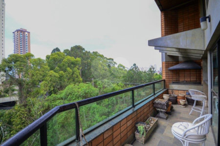 Apartamento à venda com 4 quartos, sendo 2 suítes, em Paraíso do Morumbi, São Paulo, SP