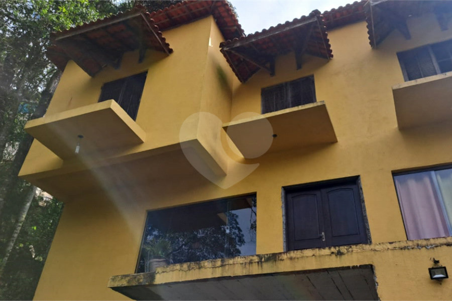 Casa à venda com 3 quartos, sendo 1 suíte, no condomínio Alpes da Cantareira, Mairiporã - SP