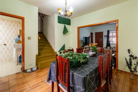 Sobrado à venda com 4 quartos, sendo 1 suíte, em Jardim das Acácias, São Paulo, SP