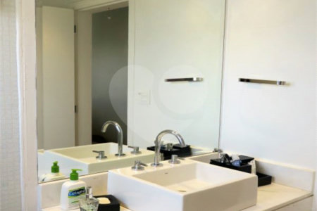 Apartamento à venda com 4 quartos, sendo 3 suítes,  em Jardim Monte Kemel, São Paulo, SP
