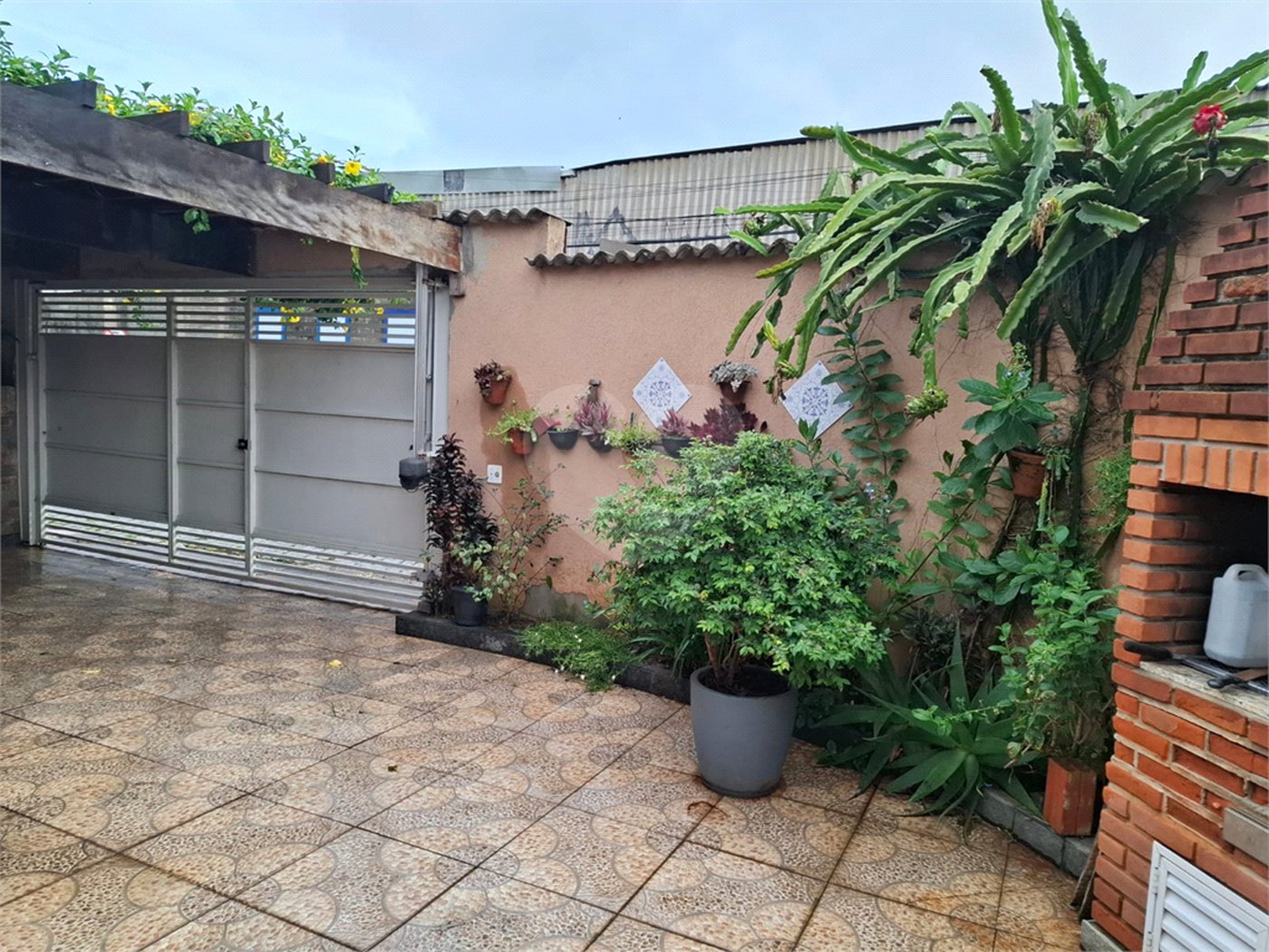 Casa à venda com 2 suítes em Vila Figueira, Suzano, SP