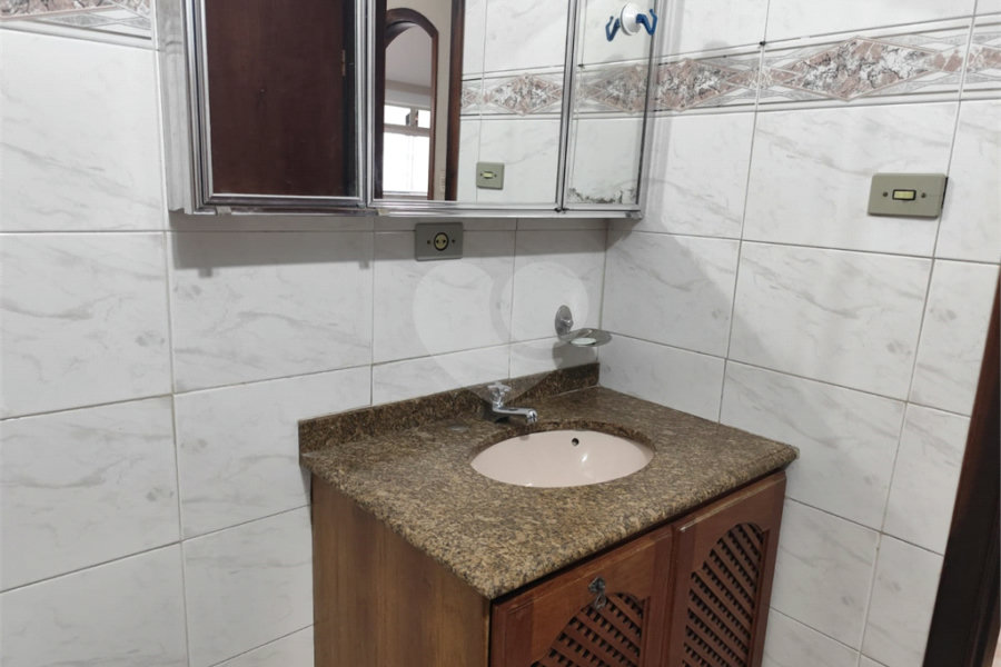 Sobrado à venda com 2 quartos em Vila Nivi, São Paulo, SP