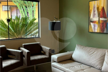 Casa à venda com 3 quartos, sendo 1 suíte, em Ferradurinha, Armação dos Búzios, RJ