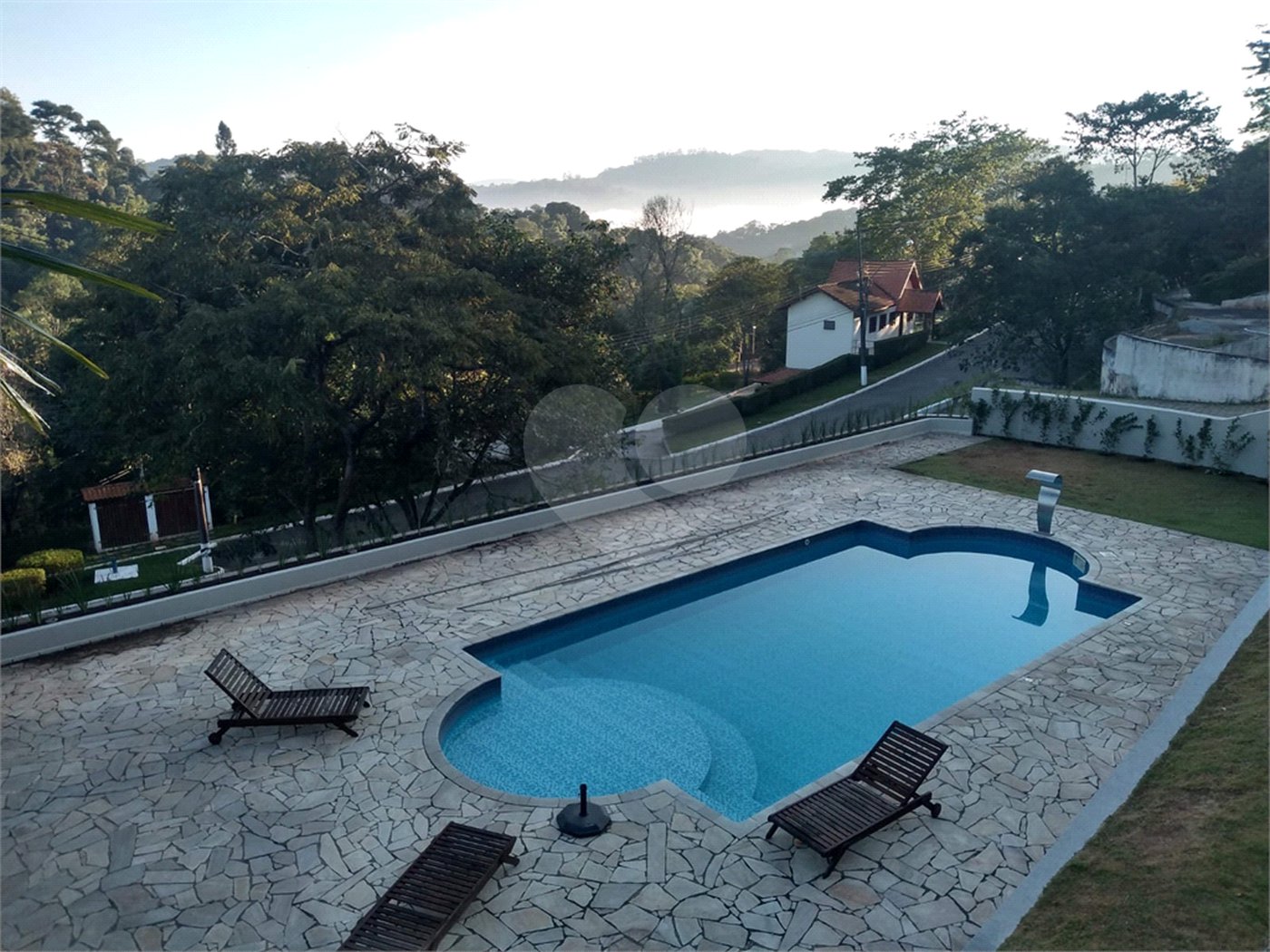 Casa à venda ou para alugar com 4 suítes no condomínio Suíça da Cantareira, Mairiporã - SP