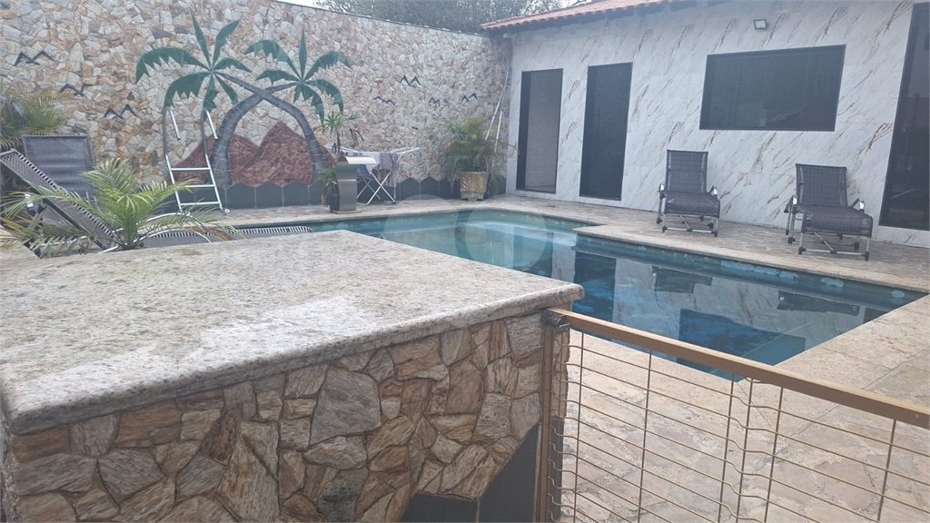 Sobrado à venda ou para alugar com 4 suítes em Sitio Paredão, Ferraz de Vasconcelos, SP