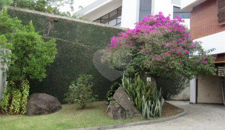 Sobrado à venda com 4 quartos, sendo 2 suítes,  em Tremembé, São Paulo, SP