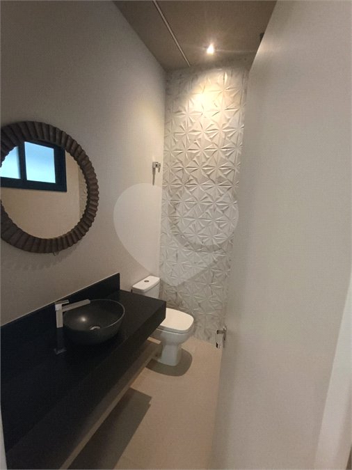 Casa para alugar com 3 quartos, sendo 1 suíte, no condomínio Recanto dos Paturis, Vinhedo - SP