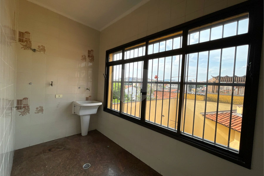 Sobrado à venda com 4 quartos, sendo 1 suíte, em Vila Nova Cachoeirinha, São Paulo, SP