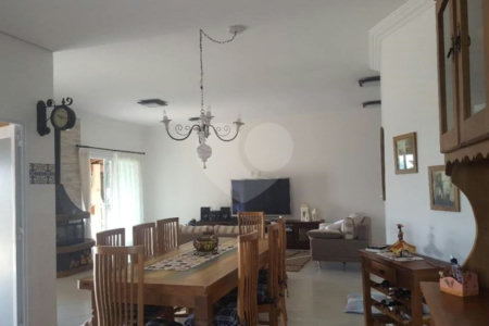 Casa à venda com 3 quartos, sendo 1 suíte, no condomínio Village Ipanema 1, Araçoiaba da Serra - SP