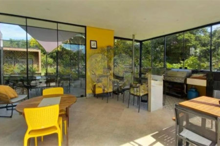 Casa à venda com 3 suítes no condomínio Vale da Santa Fé, Vinhedo - SP