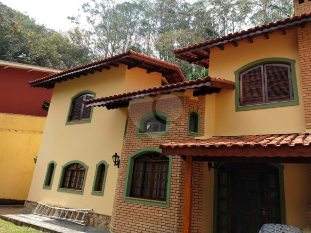 Casa à venda com 4 quartos, sendo 1 suíte,  no condomínio Parque Imperial da Cantareira, Mairiporã - SP