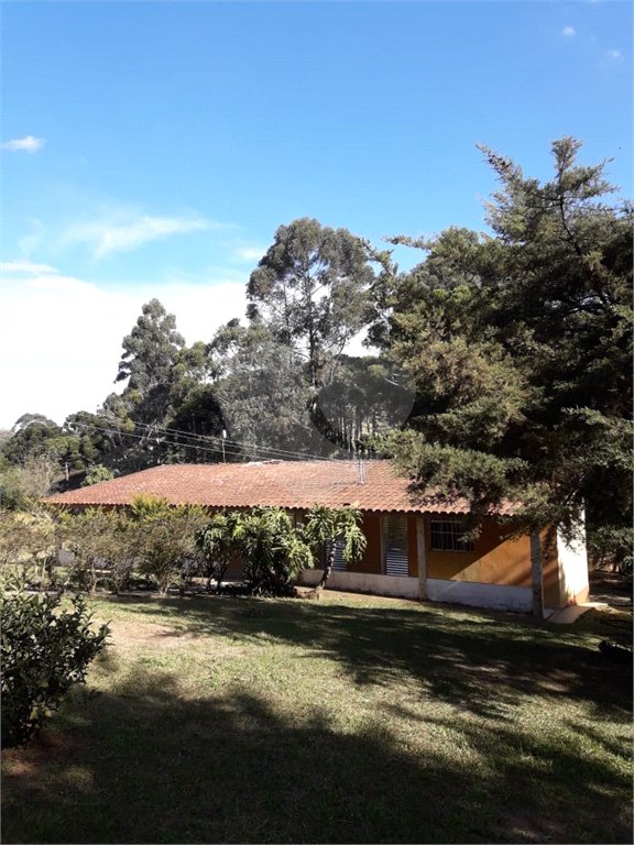 Chácara à venda com 8 quartos, sendo 3 suítes, no Centro, Toledo, MG