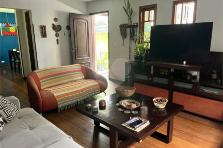 Sobrado à venda com 3 quartos, sendo 1 suíte, em Jardim das Vertentes, São Paulo, SP