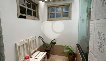Casa à venda com 3 quartos, sendo 1 suíte,  no Centro, Santa Cruz Cabrália, BA