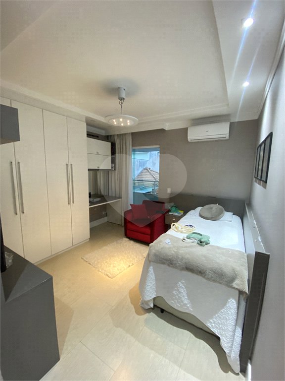 Casa à venda com 4 quartos, sendo 2 suítes, no condomínio Golden Village, Rio de Janeiro - RJ