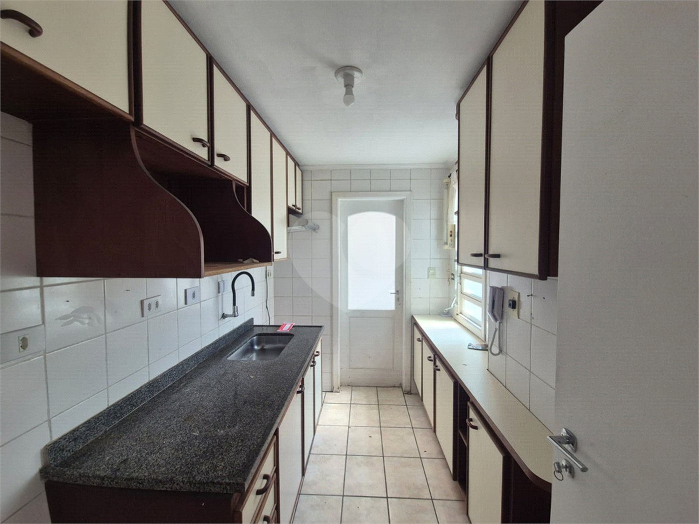 Casa à venda com 3 quartos, sendo 2 suítes, no condomínio Quintas Marajoara, São Paulo - SP
