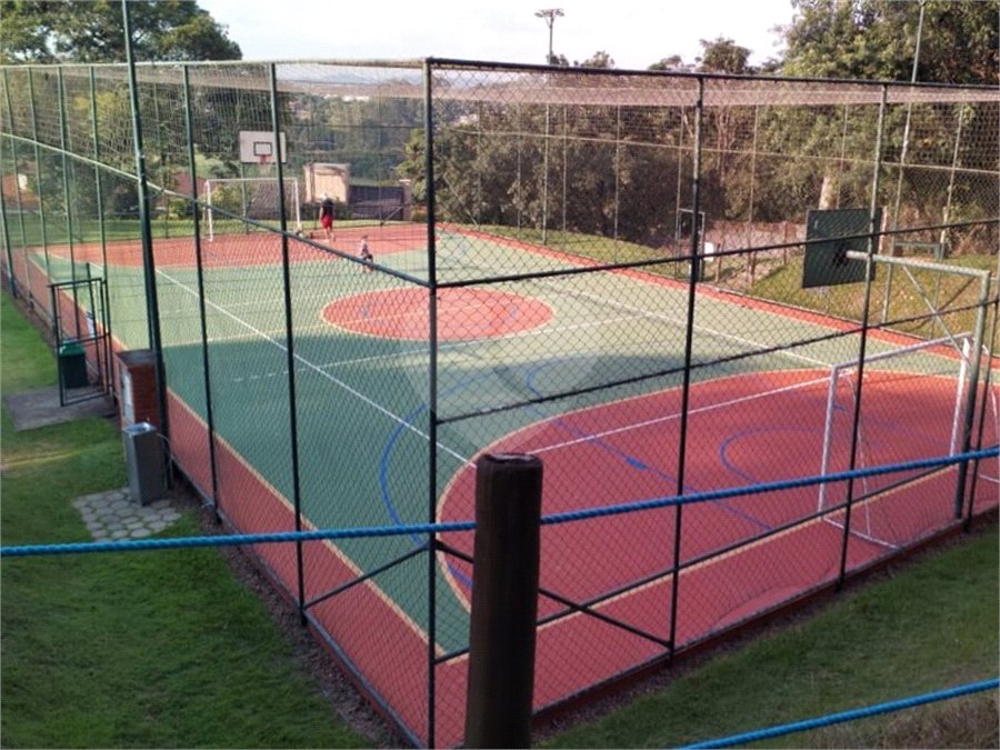 Casa à venda com 3 suítes no condomínio Golf Village, Carapicuíba - SP