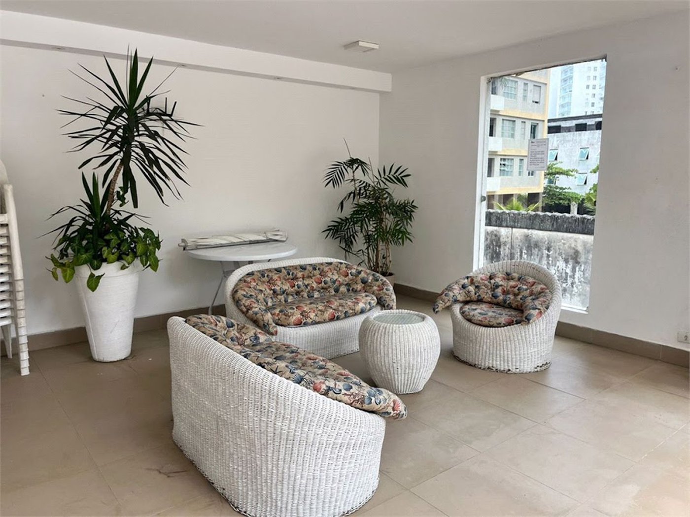 Apartamento com 3 dormitórios à venda, 100 m² por R$ 650.000,00 - Pitangueiras - Guarujá/SP