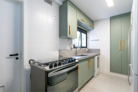 Apartamento à venda com 3 quartos, sendo 1 suíte, em Jardim Morumbi, São Paulo, SP