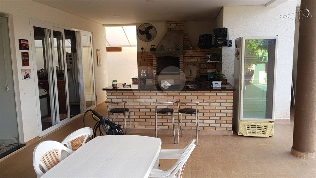 Casa à venda com 5 suítes no condomínio Vale do Sol, Bom Jesus dos Perdões - SP
