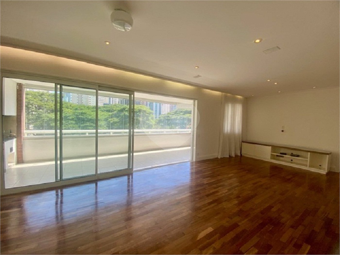 Apartamento à venda ou para alugar com 2 suítes em Itaim Bibi, São Paulo, SP