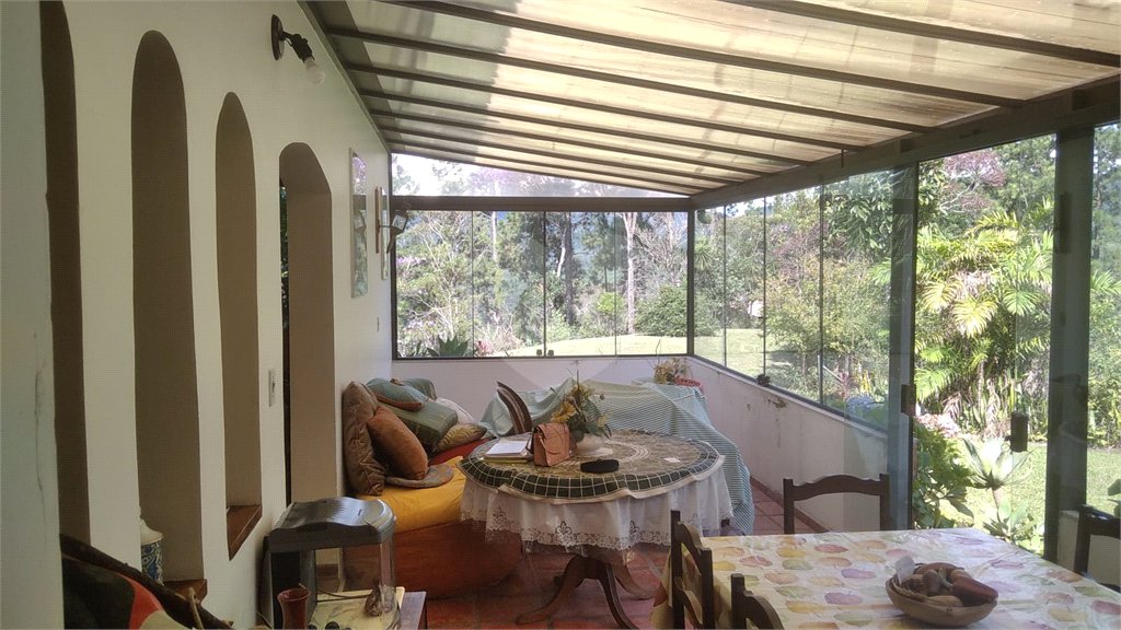 Casa à venda com 5 quartos, sendo 3 suítes, no condomínio Alpes da Cantareira, Mairiporã - SP