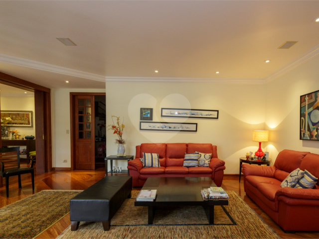 Casa à venda com 4 quartos, sendo 2 suítes,  no condomínio Ville Bourghese, São Paulo - SP