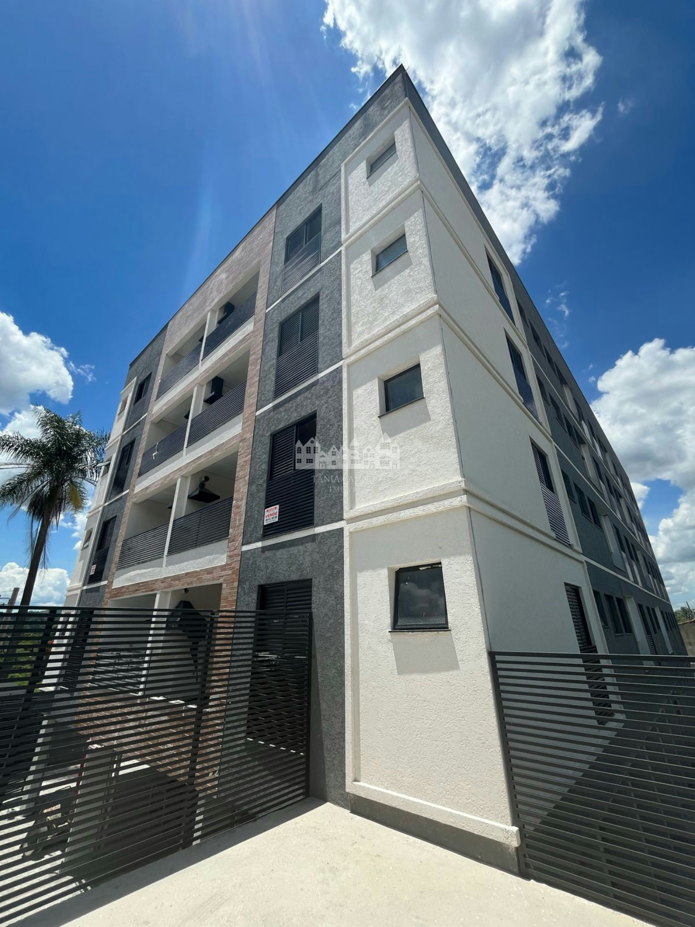 Apartamento à venda com 2 quartos, sendo 2 suítes, no Centro de Atibaia - SP
