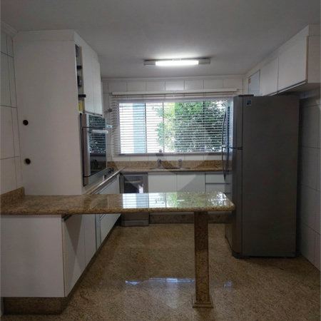Sobrado à venda com 5 quartos em Campo Grande, São Paulo, SP