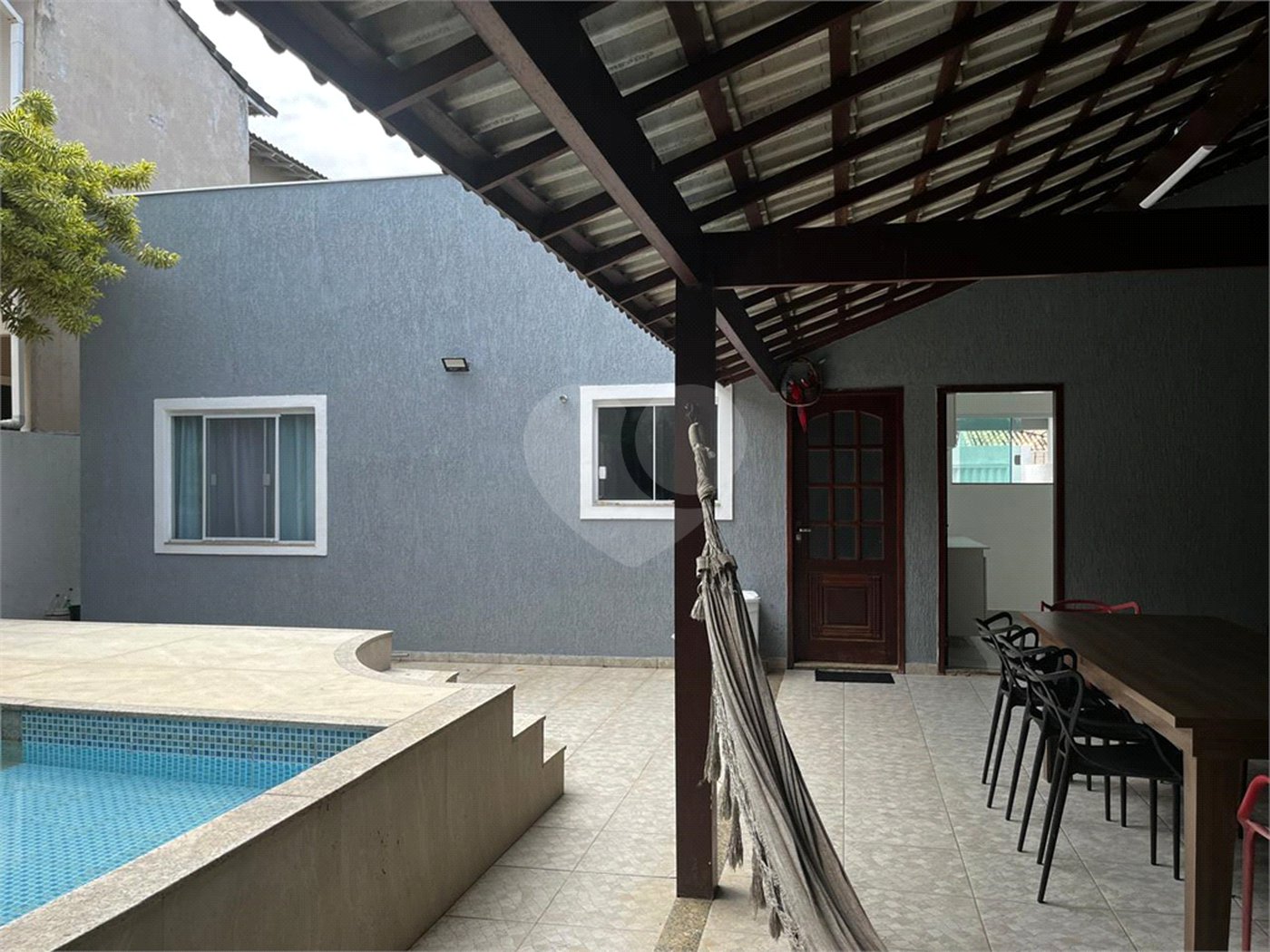 Casa à venda com 4 quartos, sendo 2 suítes, em Peró, Cabo Frio, RJ