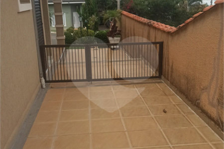 Casa à venda com 3 quartos, sendo 1 suíte, no condomínio Serra da Estrela, Atibaia - SP