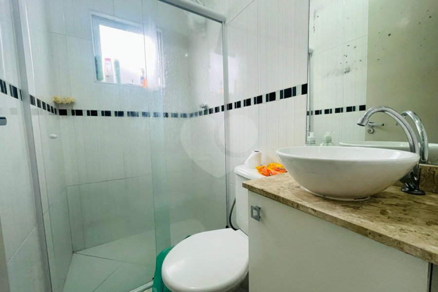 Casa à venda com 3 quartos, sendo 1 suíte,  no condomínio Rafaela I, São Paulo - SP