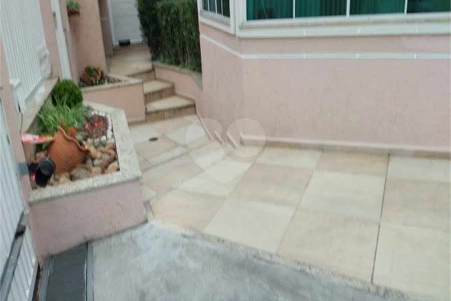 Casa à venda com 3 quartos, sendo 2 suítes, no condomínio Villa's Residencial, São Paulo - SP