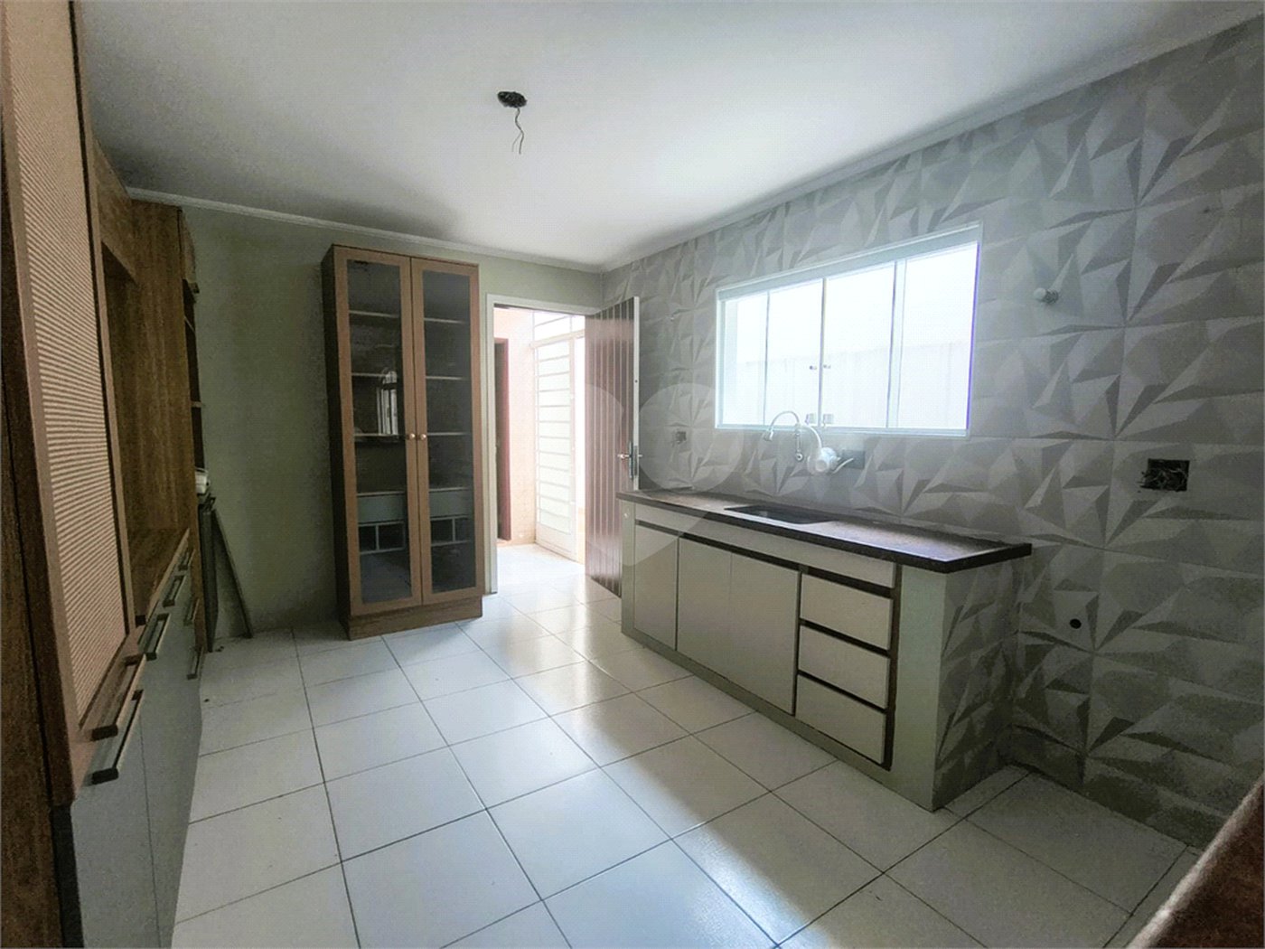 Sobrado à venda com 3 quartos, sendo 1 suíte,  em Jardim Esmeralda, São Paulo, SP