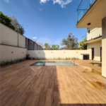 Indaiatuba - Condomínio Milano - Sobrado - 350 m² de terreno - 240 m² de área construída - 4 vagas de garagem, sendo 2 cobertas - Salas de estar e jantar integradas - 3 suítes com closet e varanda no pavimento superior - Escritório no térreo - Espaço gourmet com churrasqueira - Banheiro externo